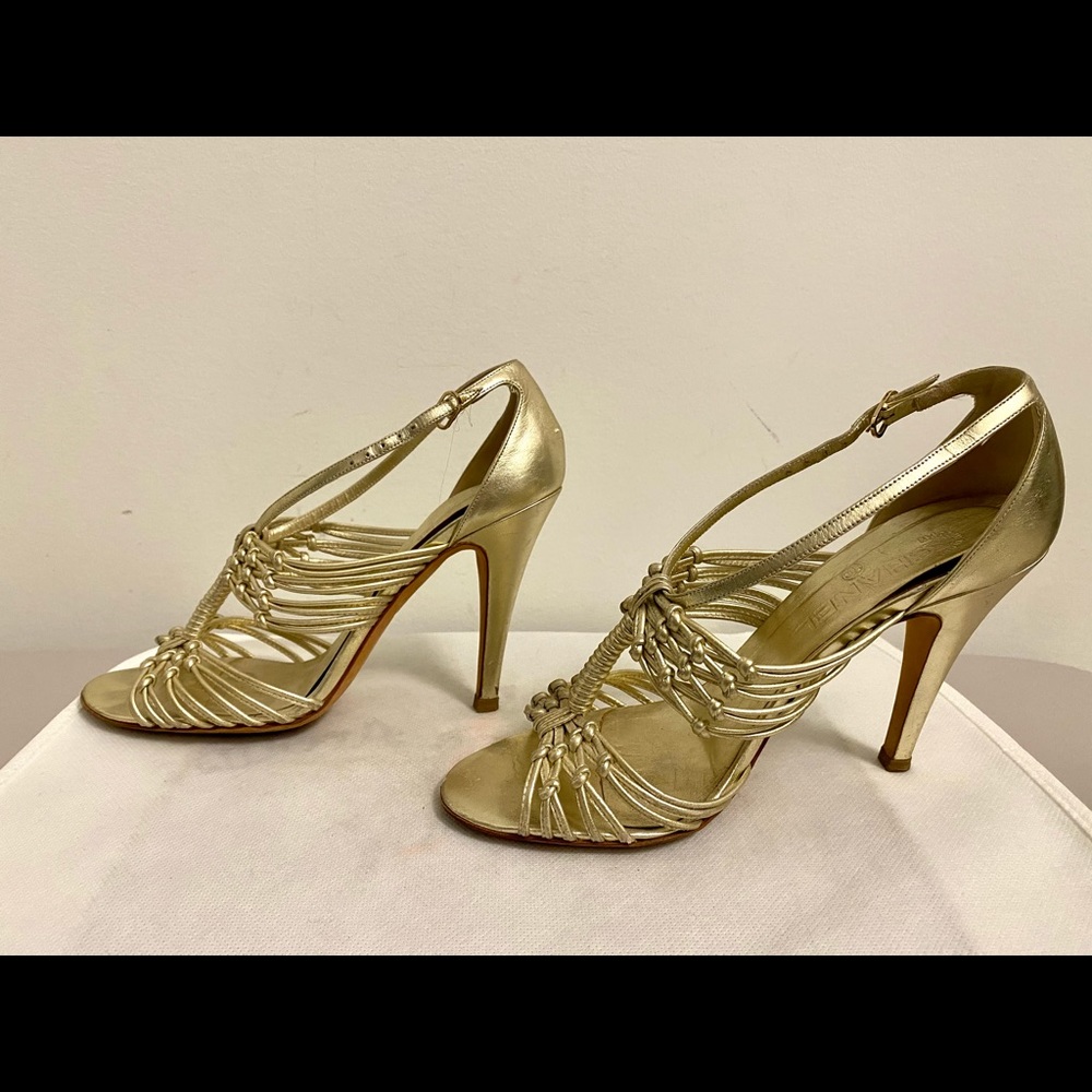 Authentic Chanel heels - Picture 4 of 12